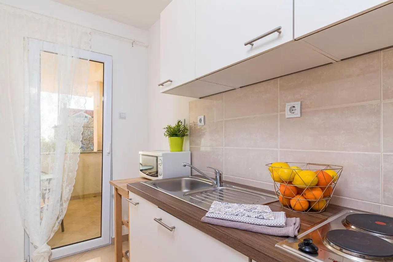 Apartments And Rooms Alenka Banjole