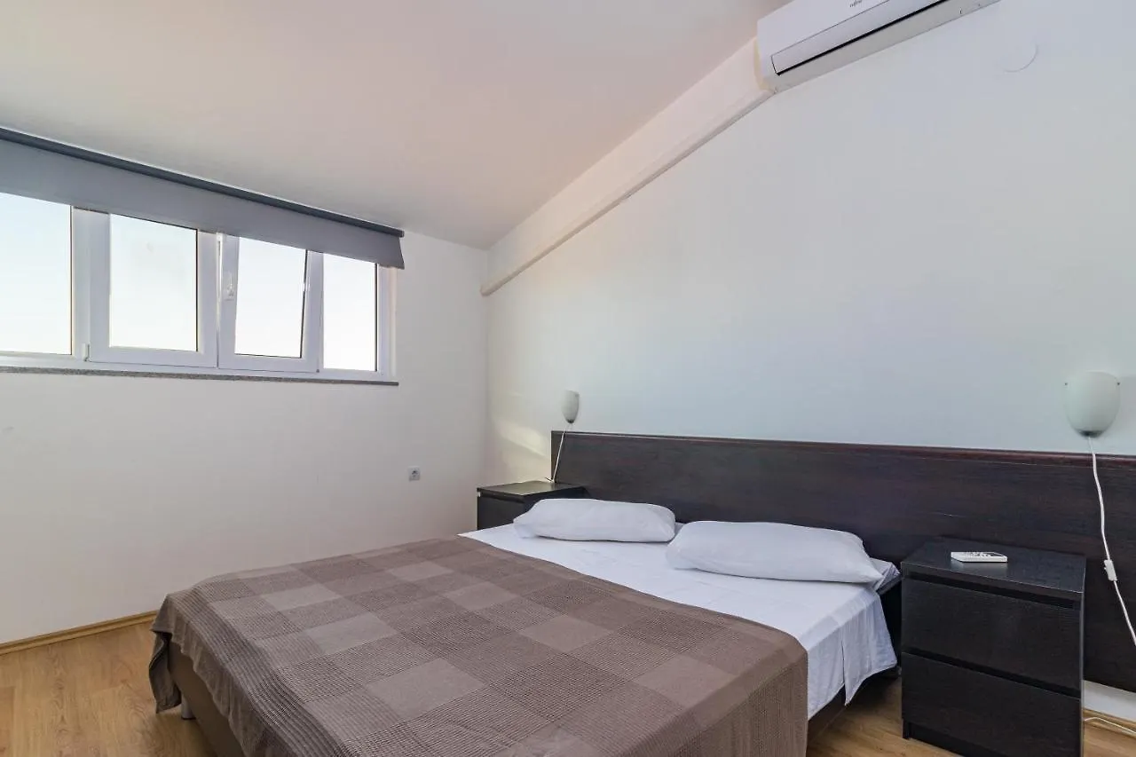 Apartments And Rooms Alenka Banjole