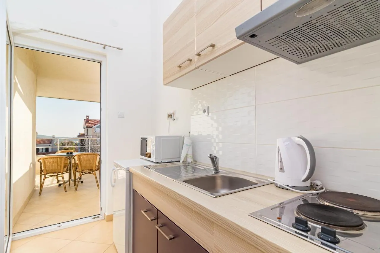 Apartments And Rooms Alenka Banjole