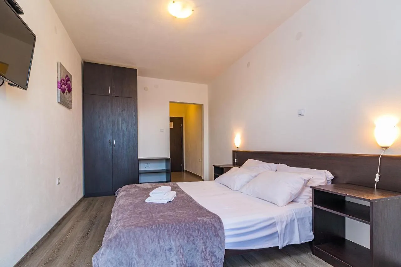 Apartments And Rooms Alenka Banjole