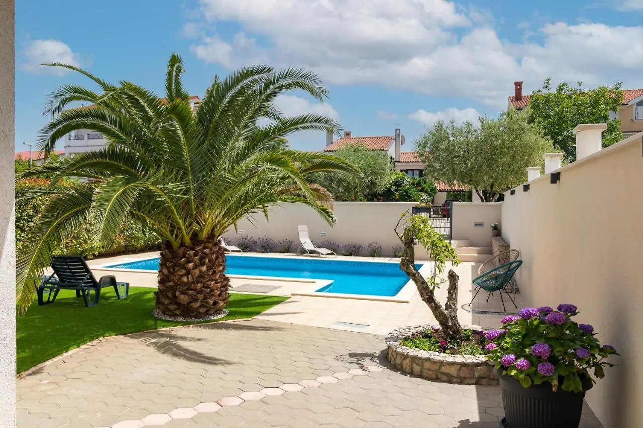 Apartments And Rooms Alenka Banjole