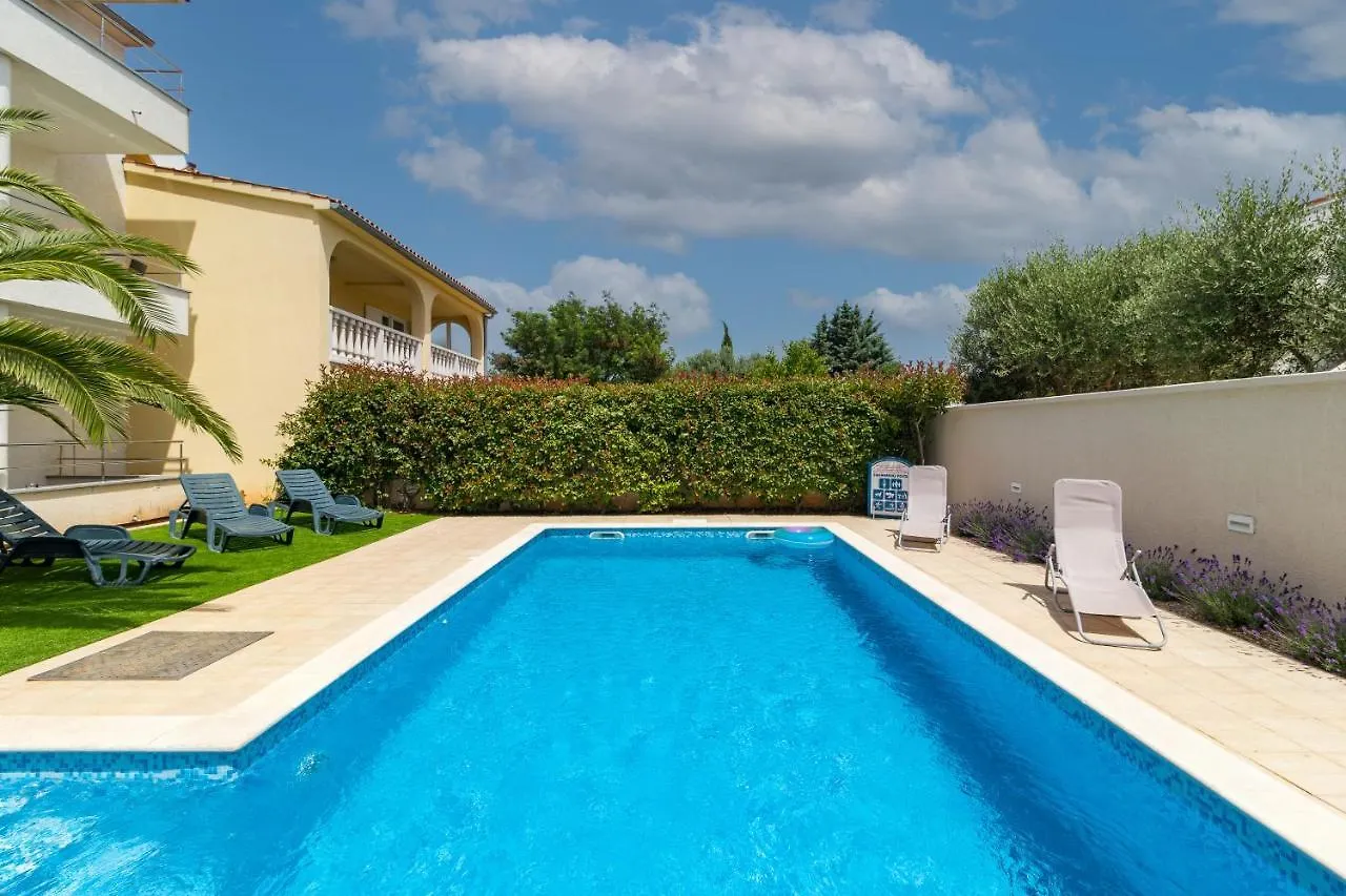 Apartments And Rooms Alenka Banjole Kroatien