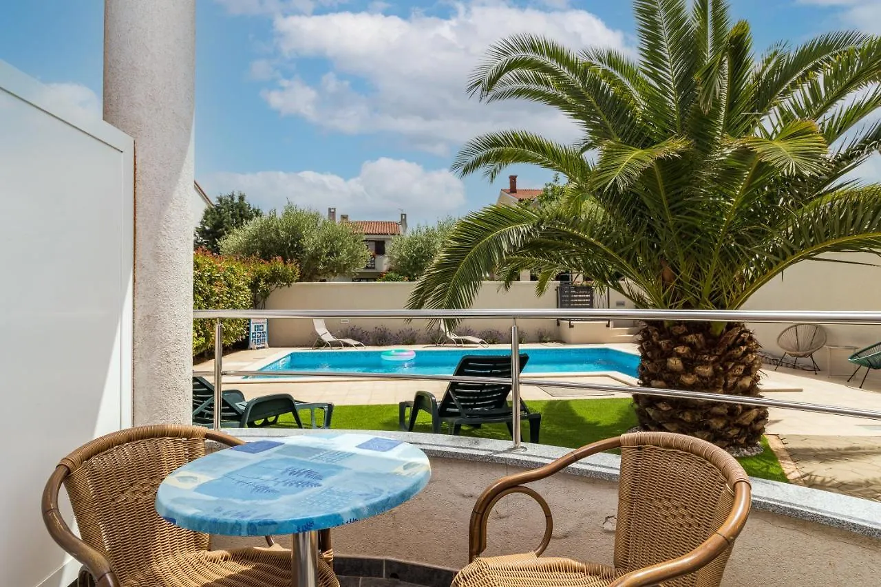 Apartments And Rooms Alenka Banjole