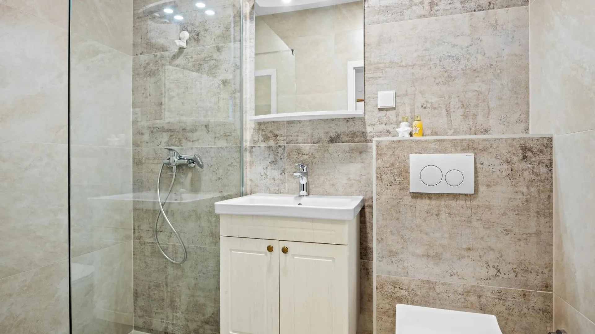 Apartments And Rooms Alenka Banjole 0*,  Chorwacja